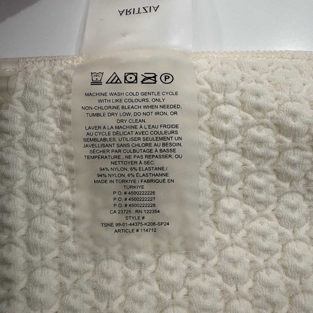 Aritzia - Scrunchee Winsome Longsleeve - Picture 7 of 7